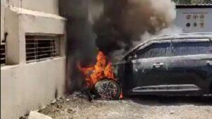 Car fire in Nanded
