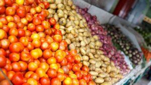 Tomato price breaches ₹100kg-mark
