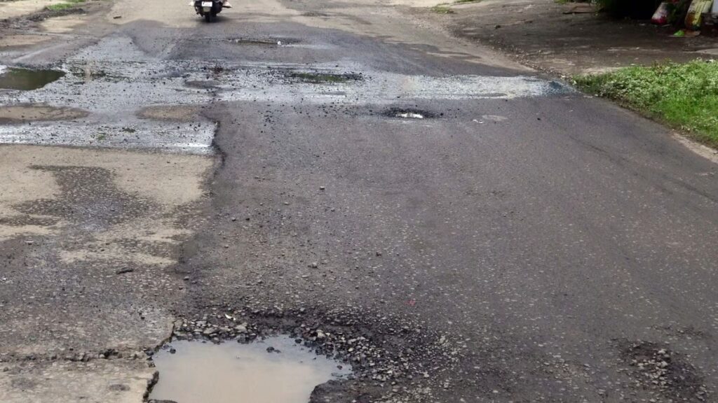 potholes on Pune-Bangalore highway