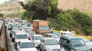 Traffic on Mumbai-Pune Expressway