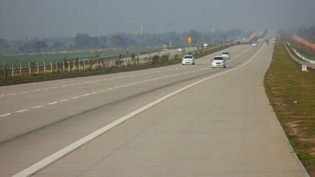 New expressway between Mumbai and Pune